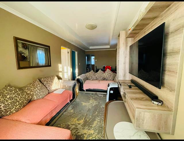 2 BEDROOM HOUSE FOR SALE IN KWAZAKHELE